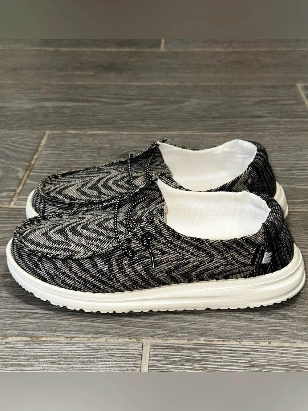 Hey Dude Kids Wendy Youth Girls Sz Y3 Woven Zebra Stripes Slip On Casual Shoes